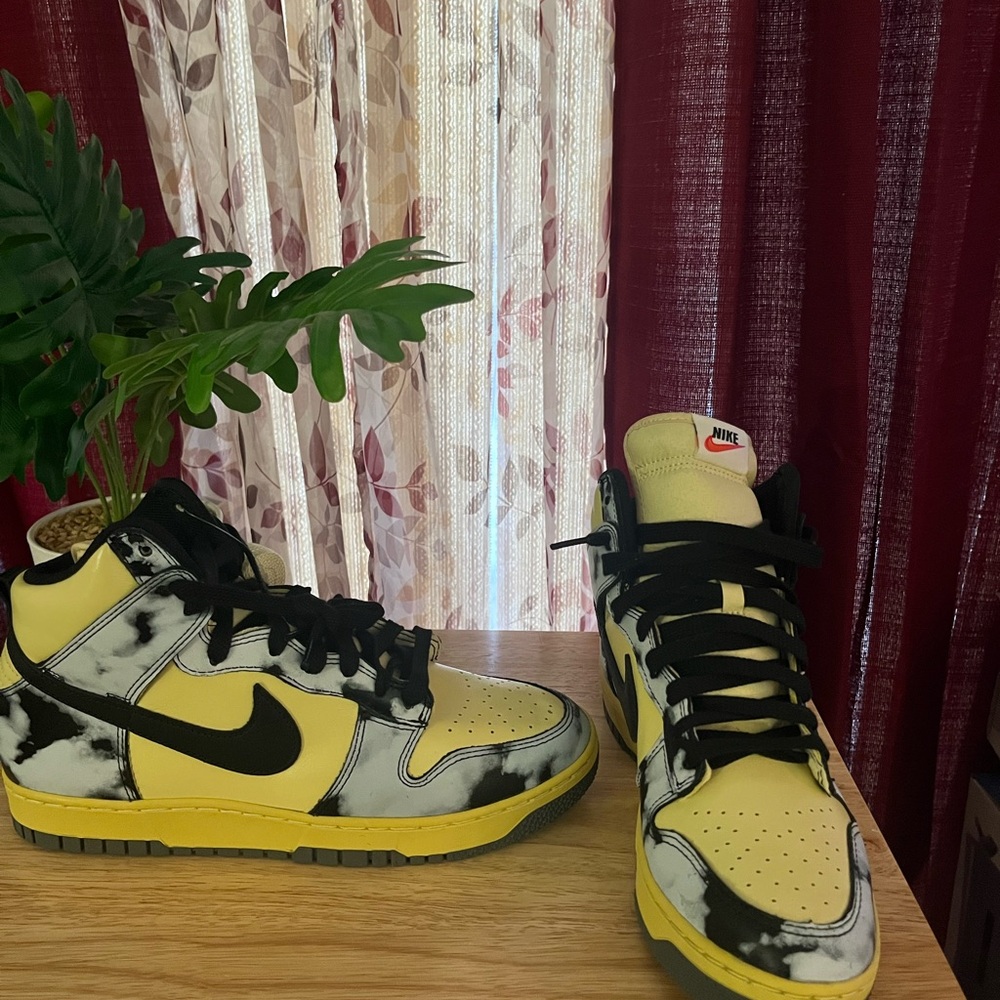 NIKE DUNK “LEMON DROPS” Yellow and Black High-Top Sneakers
